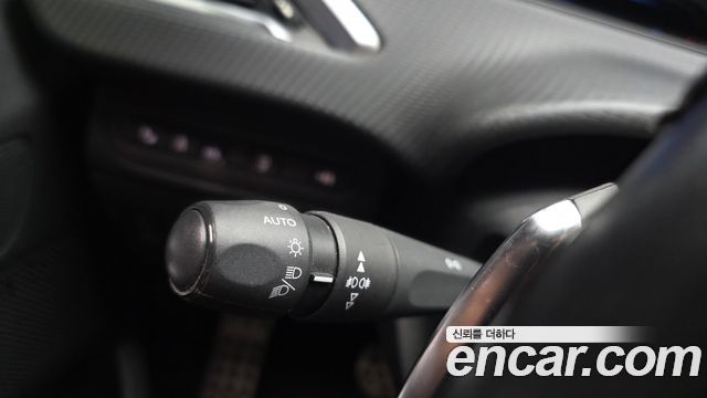 Peugeot 2008 2015 — photo 19