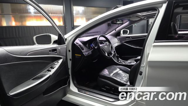 Hyundai Sonata 2012 — photo 13
