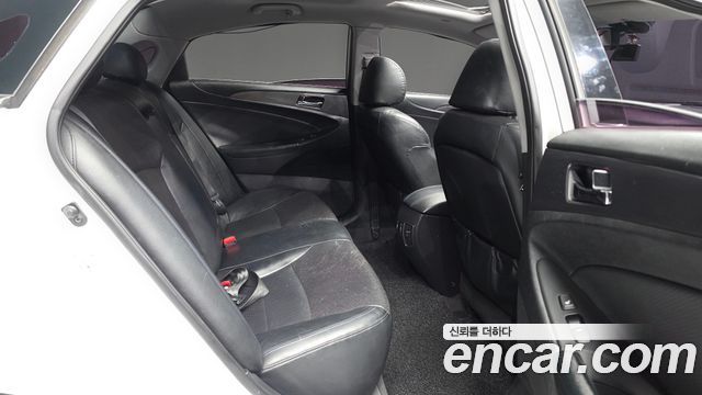Hyundai Sonata 2012 — photo 18
