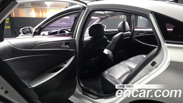 Hyundai Sonata 2012 — photo 16
