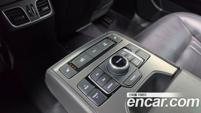 Hyundai Genesis 2016 — photo 22