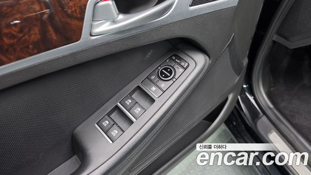Hyundai Genesis 2016 — photo 26