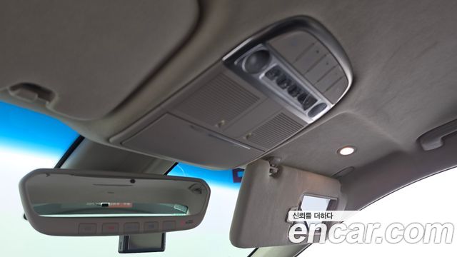 Genesis G90 2019 — photo 26