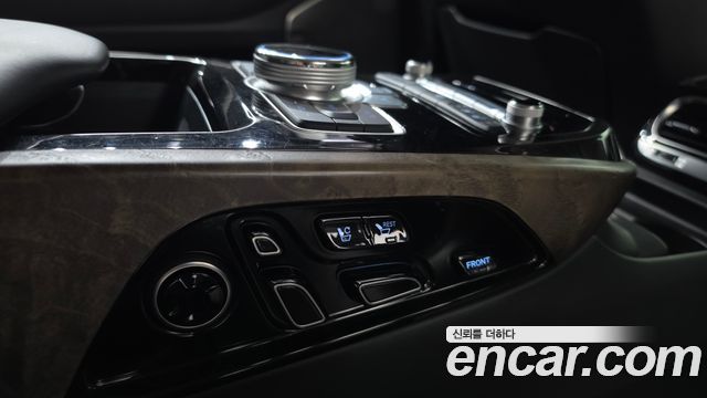 Genesis G90 2019 — photo 28