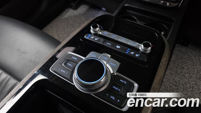 Genesis G90 2019 — photo 33