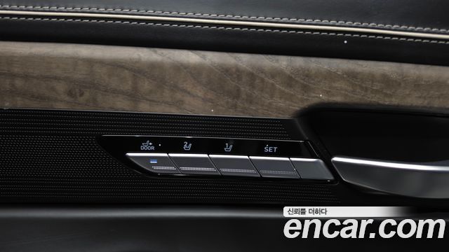 Genesis G90 2019 — photo 35
