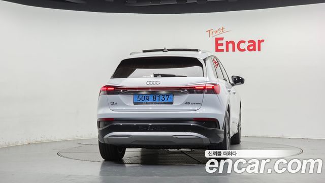 Audi Q4 e-tron 2025 — photo 4