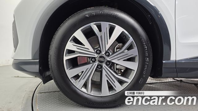 Audi Q4 e-tron 2025 — photo 5