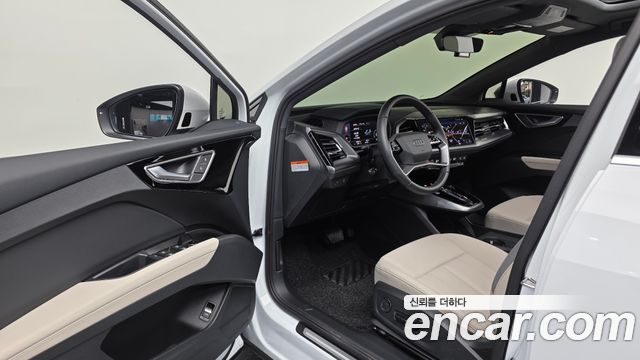 Audi Q4 e-tron 2025 — photo 13