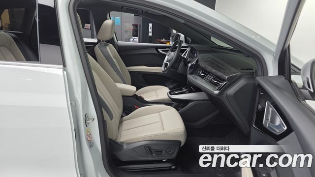 Audi Q4 e-tron 2025 — photo 17