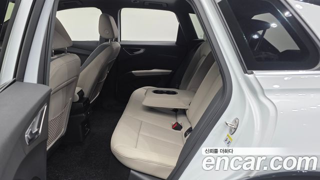 Audi Q4 e-tron 2025 — photo 18