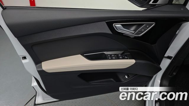 Audi Q4 e-tron 2025 — photo 14