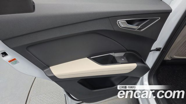 Audi Q4 e-tron 2025 — photo 15