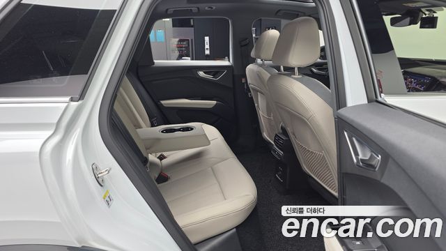 Audi Q4 e-tron 2025 — photo 16