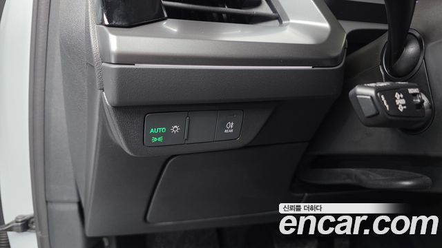 Audi Q4 e-tron 2025 — photo 28
