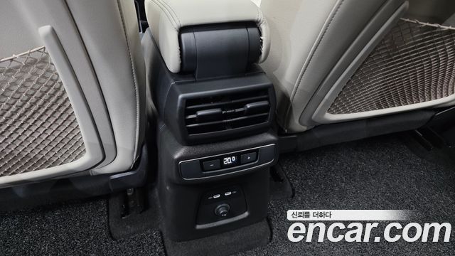 Audi Q4 e-tron 2025 — photo 30