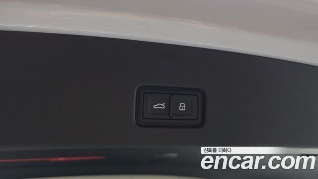 Audi Q4 e-tron 2025 — photo 31