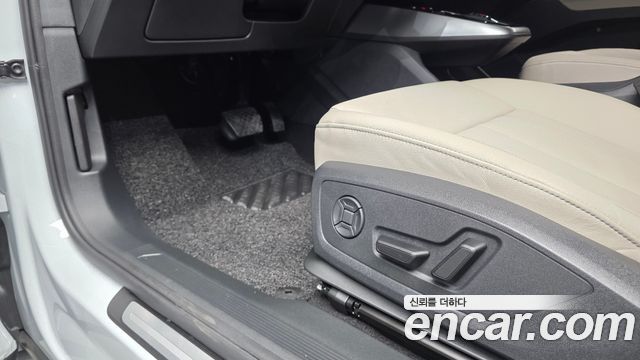 Audi Q4 e-tron 2025 — photo 32