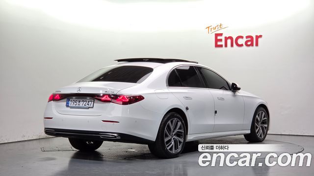 Mercedes-Benz E-Class 2024 — photo 2