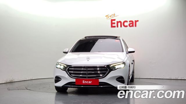 Mercedes-Benz E-Class 2024 — photo 3