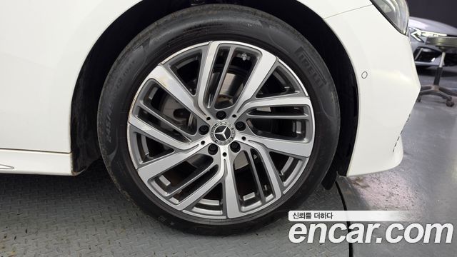 Mercedes-Benz E-Class 2024 — photo 5