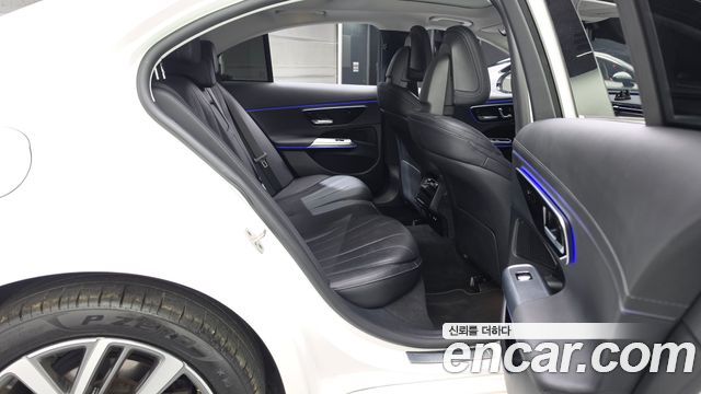 Mercedes-Benz E-Class 2024 — photo 18