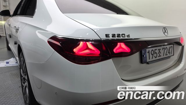 Mercedes-Benz E-Class 2024 — photo 9