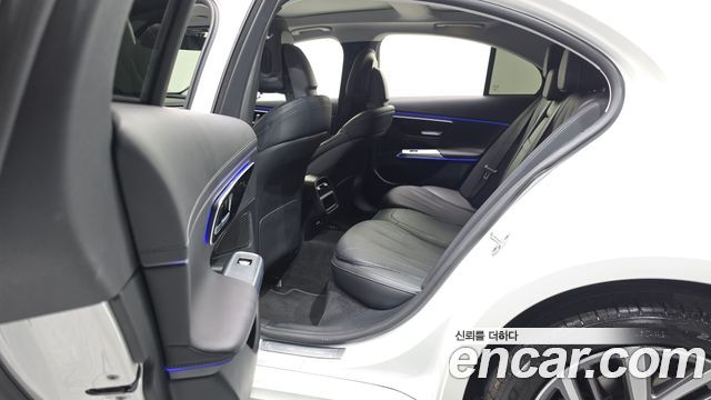 Mercedes-Benz E-Class 2024 — photo 16