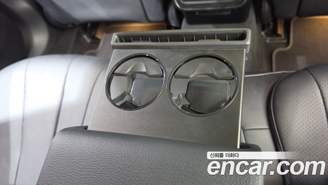 Mercedes-Benz E-Class 2024 — photo 29