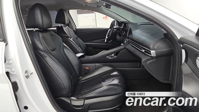 Hyundai AVANTE 2021 — photo 16