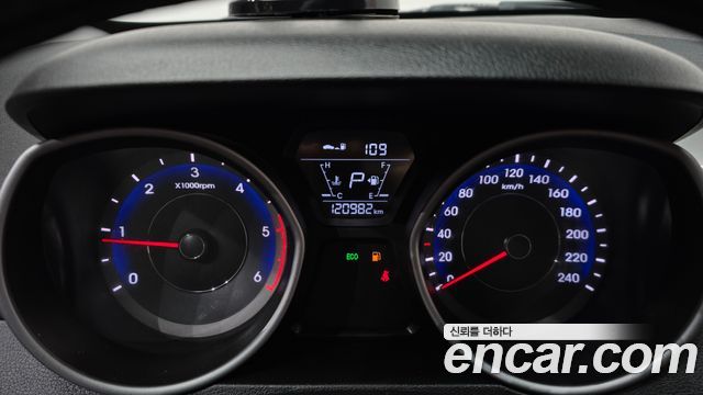Hyundai AVANTE 2015 — photo 11