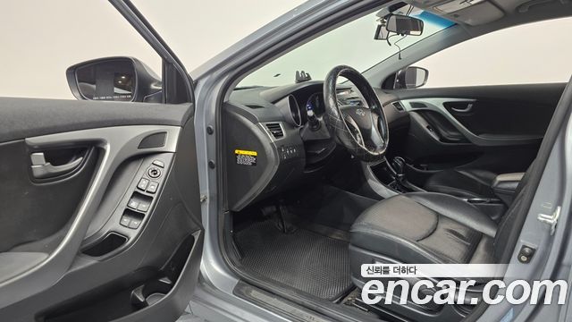 Hyundai AVANTE 2015 — photo 13