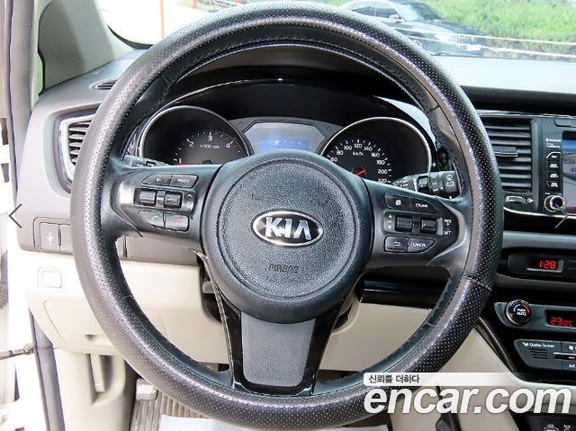 Kia Canival 2015 — photo 9