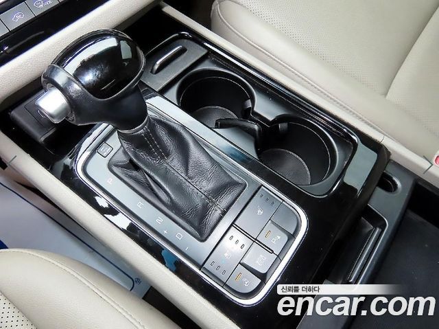 Kia Canival 2015 — photo 11