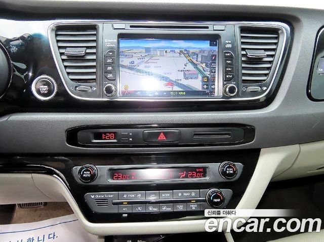 Kia Canival 2015 — photo 13