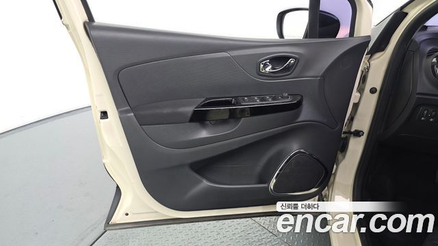 Renault Korea QM3 2016 — photo 14