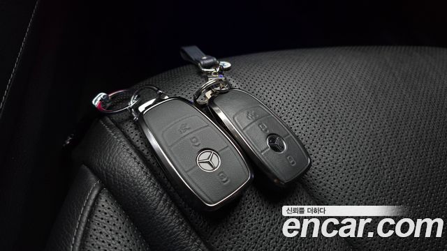 Mercedes-Benz S-Class 2019 — photo 23