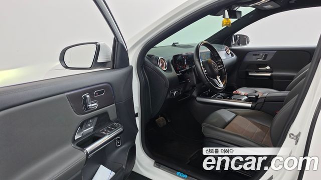Mercedes-Benz EQA 2021 — photo 13