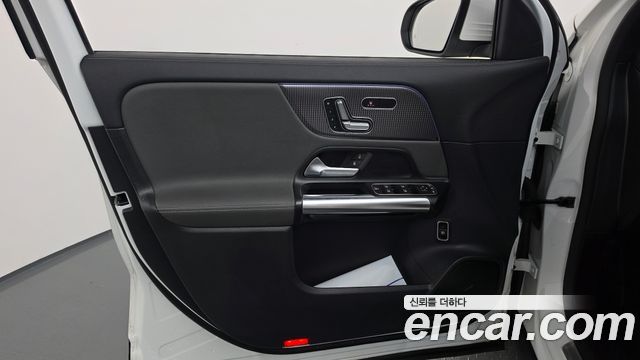 Mercedes-Benz EQA 2021 — photo 14