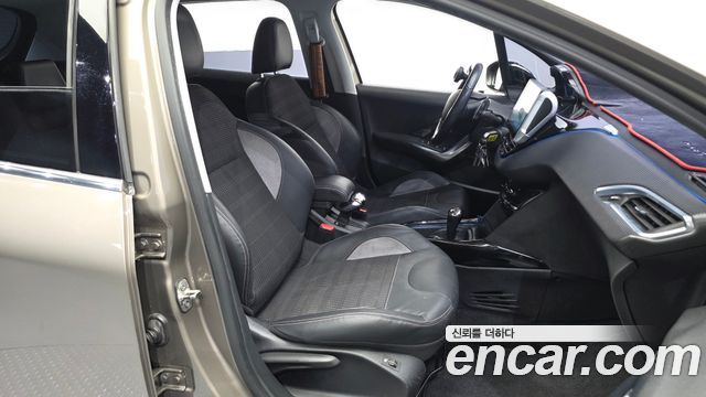 Peugeot 2008 2015 — photo 11