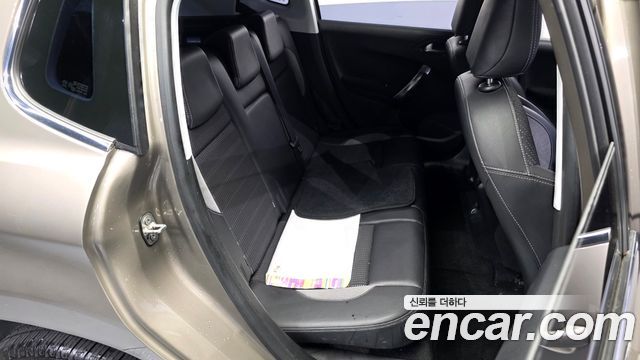 Peugeot 2008 2015 — photo 12