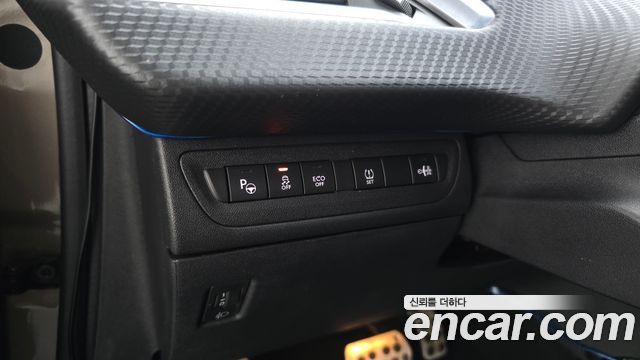 Peugeot 2008 2015 — photo 18