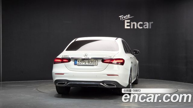 Mercedes-Benz E-Class 2021 — photo 4