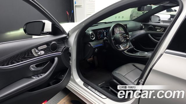 Mercedes-Benz E-Class 2021 — photo 10