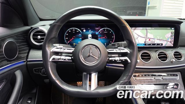 Mercedes-Benz E-Class 2021 — photo 12