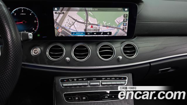 Mercedes-Benz E-Class 2021 — photo 13