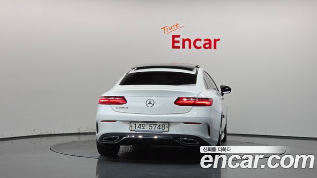 Mercedes-Benz E-Class 2019 — photo 4