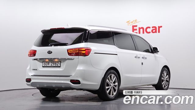 Kia Canival 2019 — photo 2