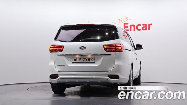Kia Canival 2019 — photo 4