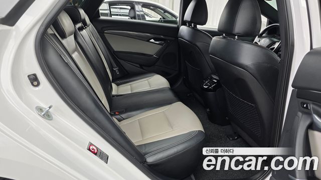 Hyundai i40 2016 — photo 17